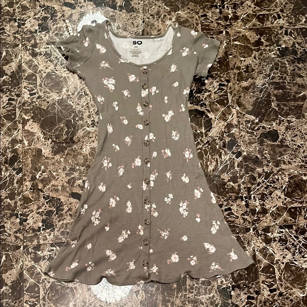 SO Floral Button-Down Dress in Taupe